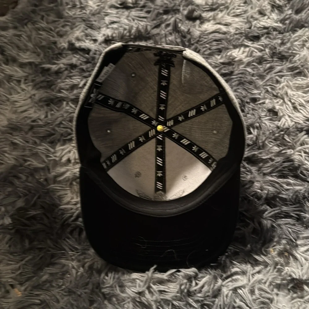Adidas hat - Picture 3 of 6